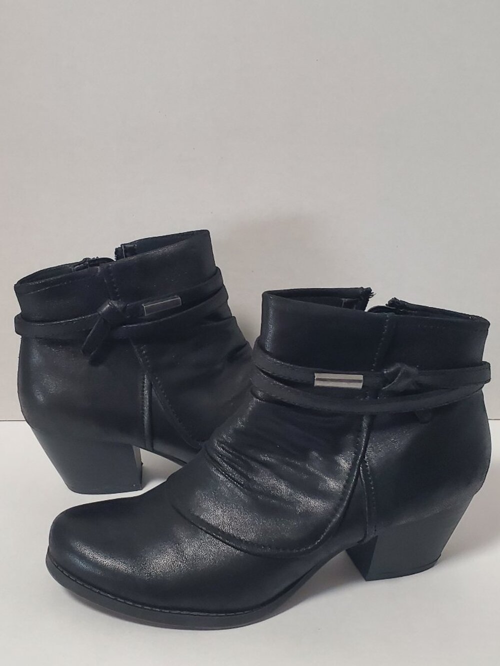 Women's Ryker black size 9 booties with small heel